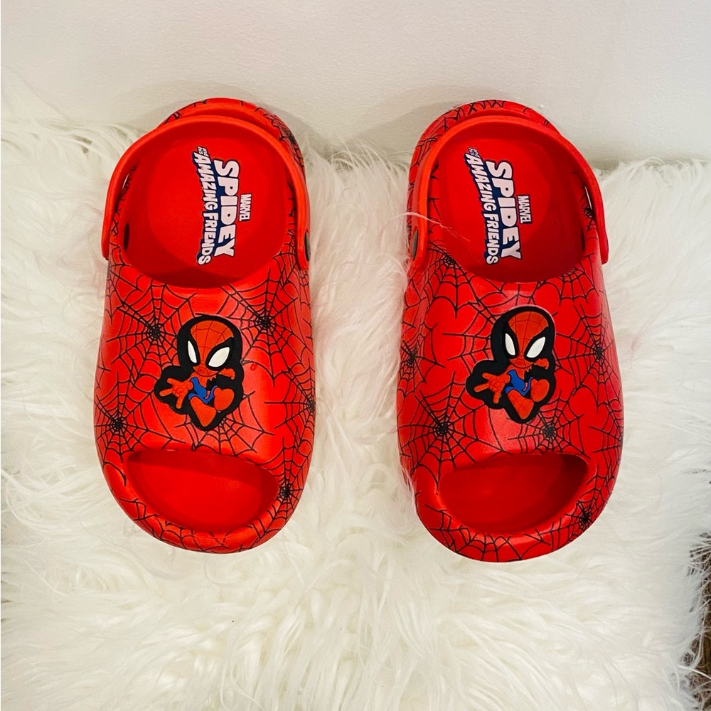 SOLD Spiderman Kids Shoes and Never used Lunch Bag Bundle Vibrant Red - Picture 3 of 6